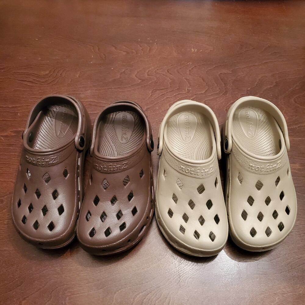NothinZ Womens 5 Youth 3 Brown Beige Clogs New 2 Pack